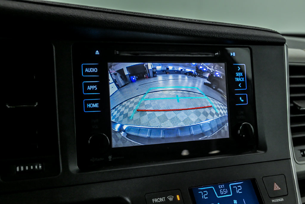 Used 2015 Toyota Sienna XLE FWD image 21