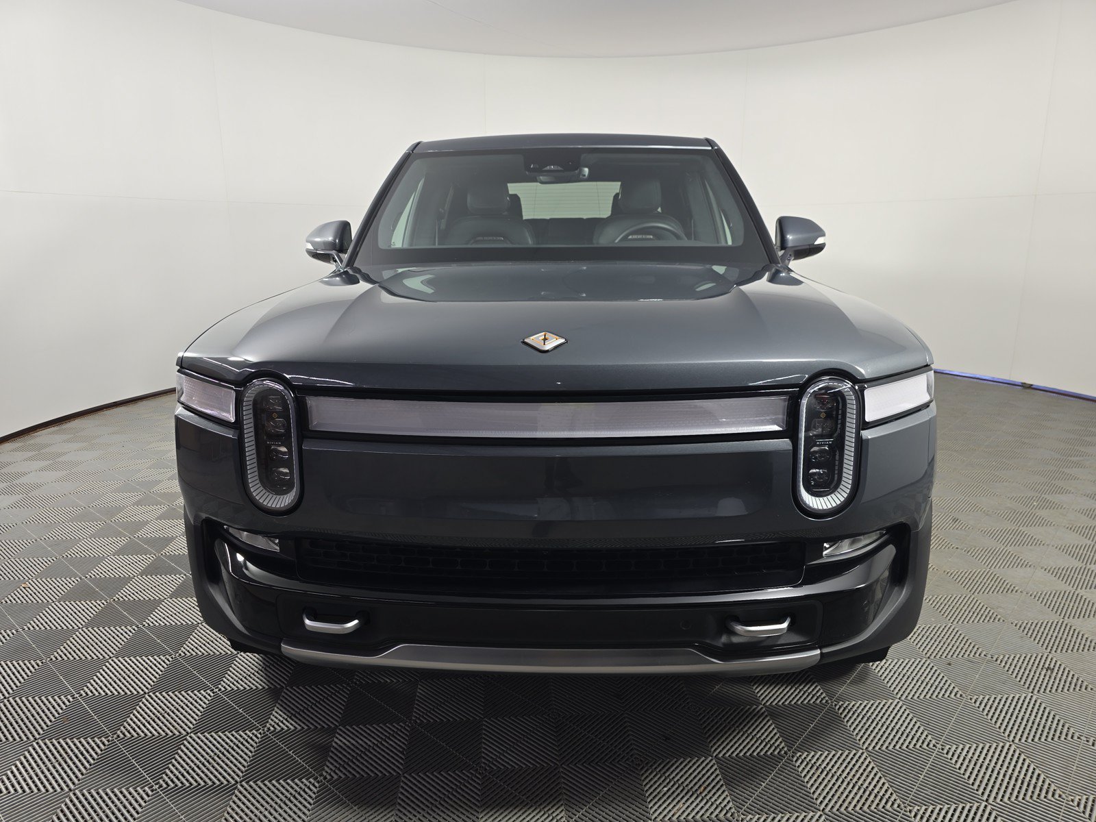 Used 2024 Rivian R1T Adventure AWD/4WD image 8