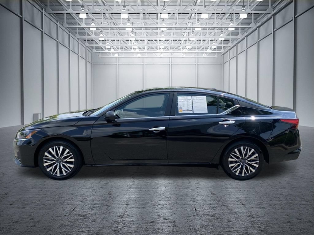 Certified 2025 Nissan Altima 2.5 SV FWD image 10