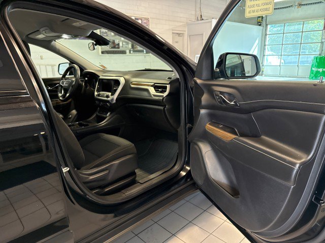 Used 2023 GMC Acadia SLE w/ Driver Convenience Package image 30