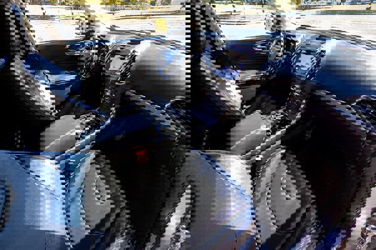 Used 2020 Ford Edge Titanium w/ Cargo Accessory Package image 21