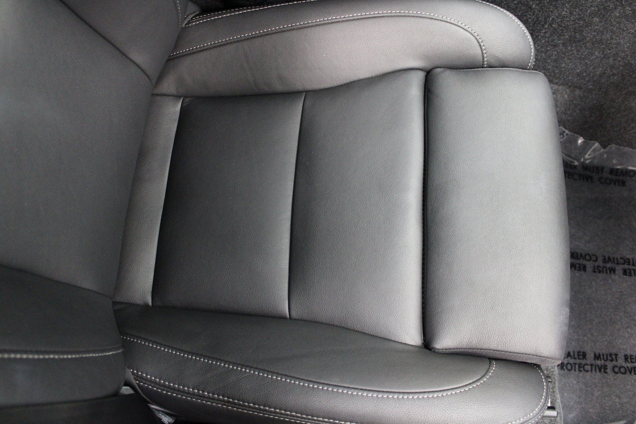 Used 2025 Volvo XC40 B5 Plus image 25