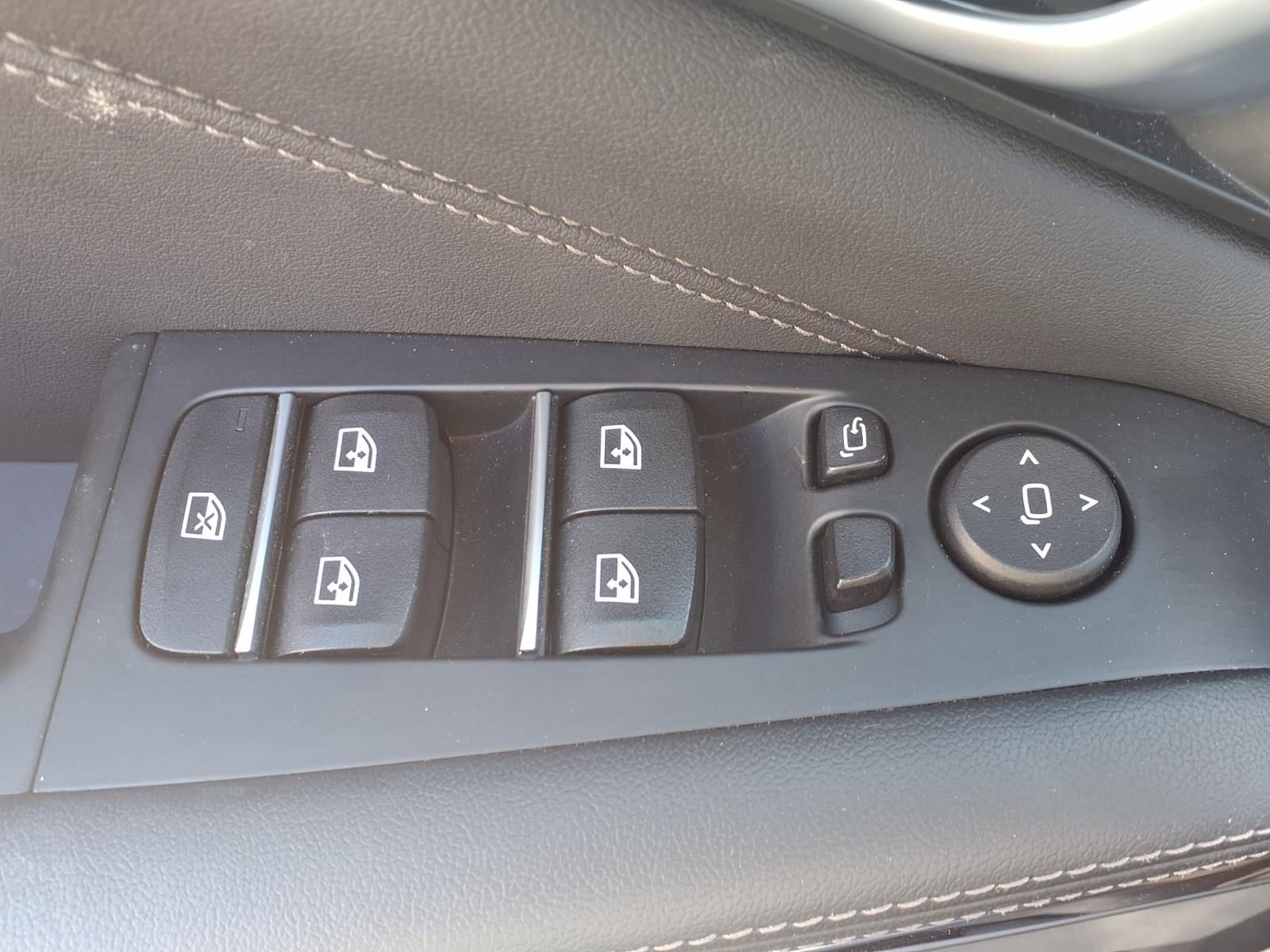 Used 2025 BMW X5 xDrive50e image 8