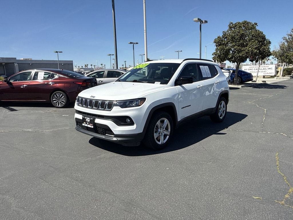 Used 2023 Jeep Compass Latitude image 40