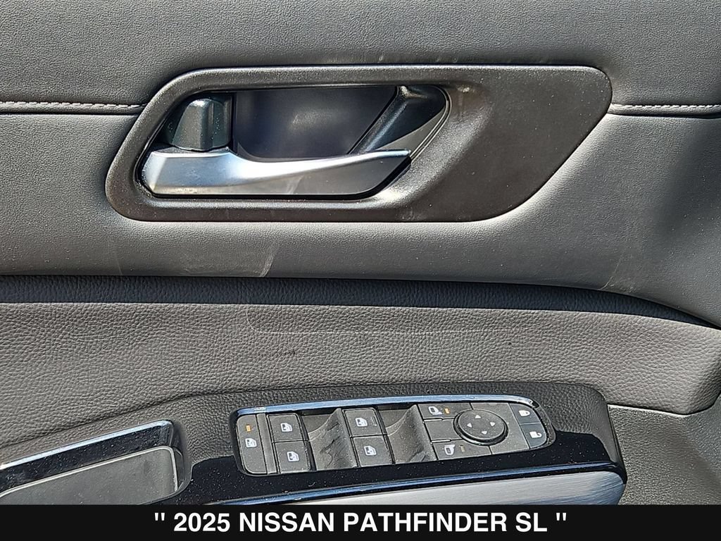Used 2025 Nissan Pathfinder SL FWD image 15