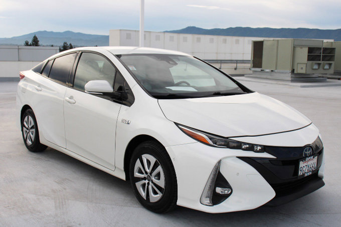 Used 2018 Toyota Prius Prime Advanced image 2