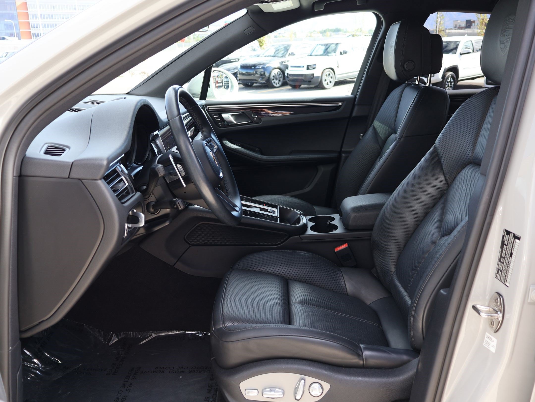Used 2023 Porsche Macan AWD/4WD image 16