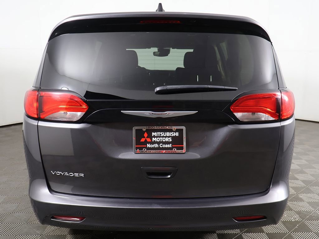 Used 2023 Chrysler Voyager LX image 12