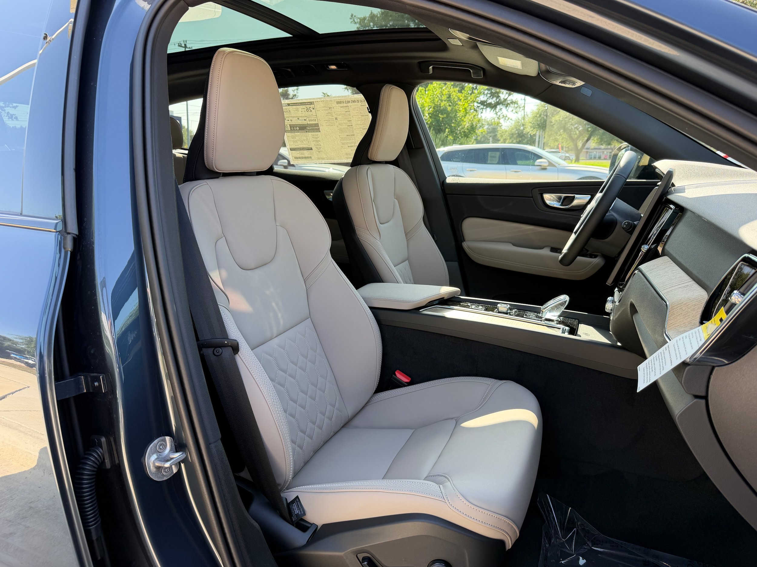 New 2026 Volvo XC60 B5 Plus w/ Protection Package Premier AWD/4WD image 8