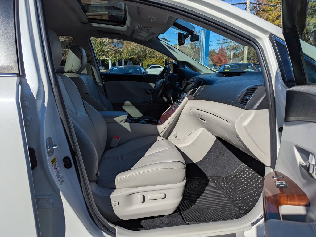 Used 2011 Toyota Venza AWD w/ Premium Pkg #2 image 35