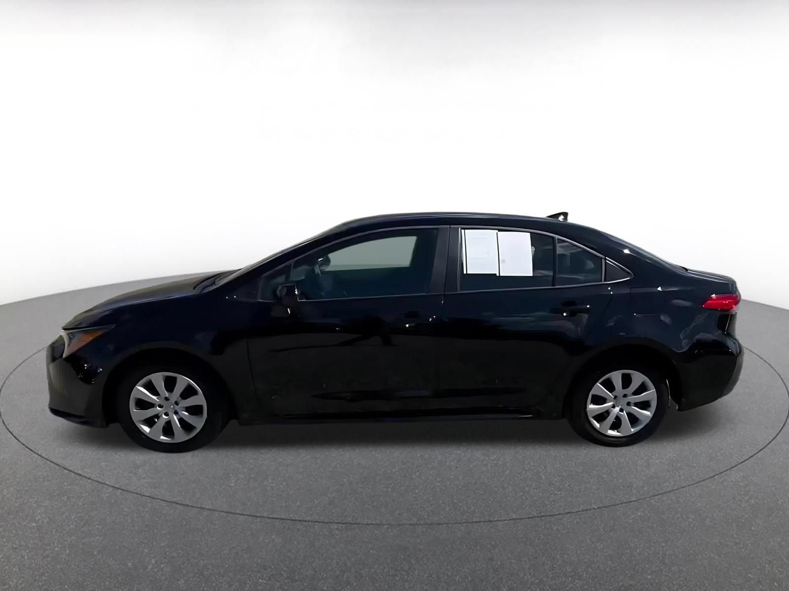 Used 2025 Toyota Corolla LE FWD image 9