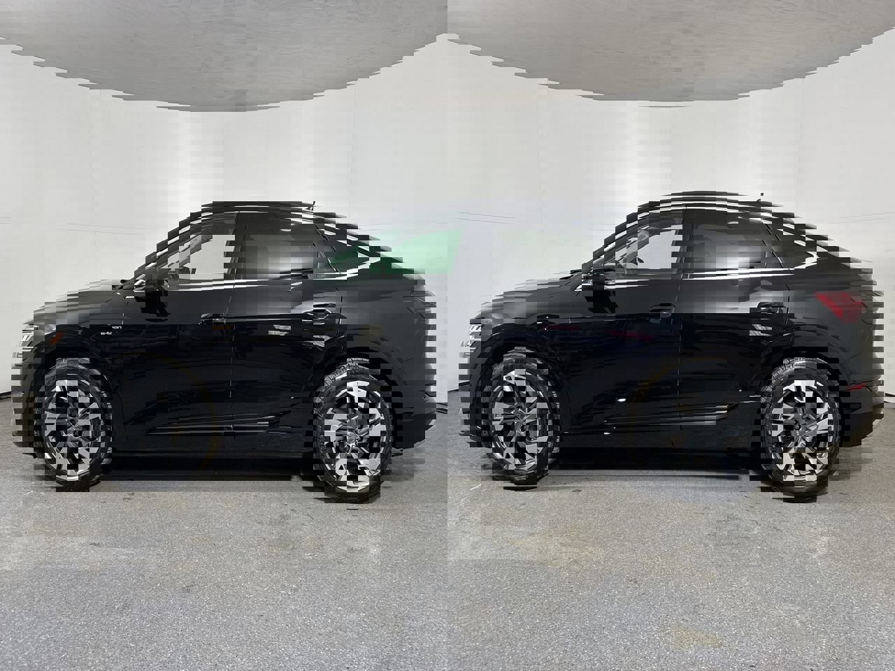 Used 2020 Audi e-tron Premium Plus video 2