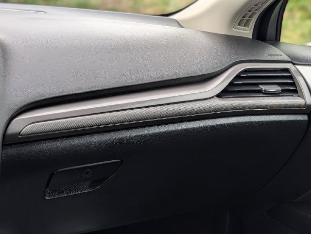 Used 2020 Ford Fusion SE FWD image 16
