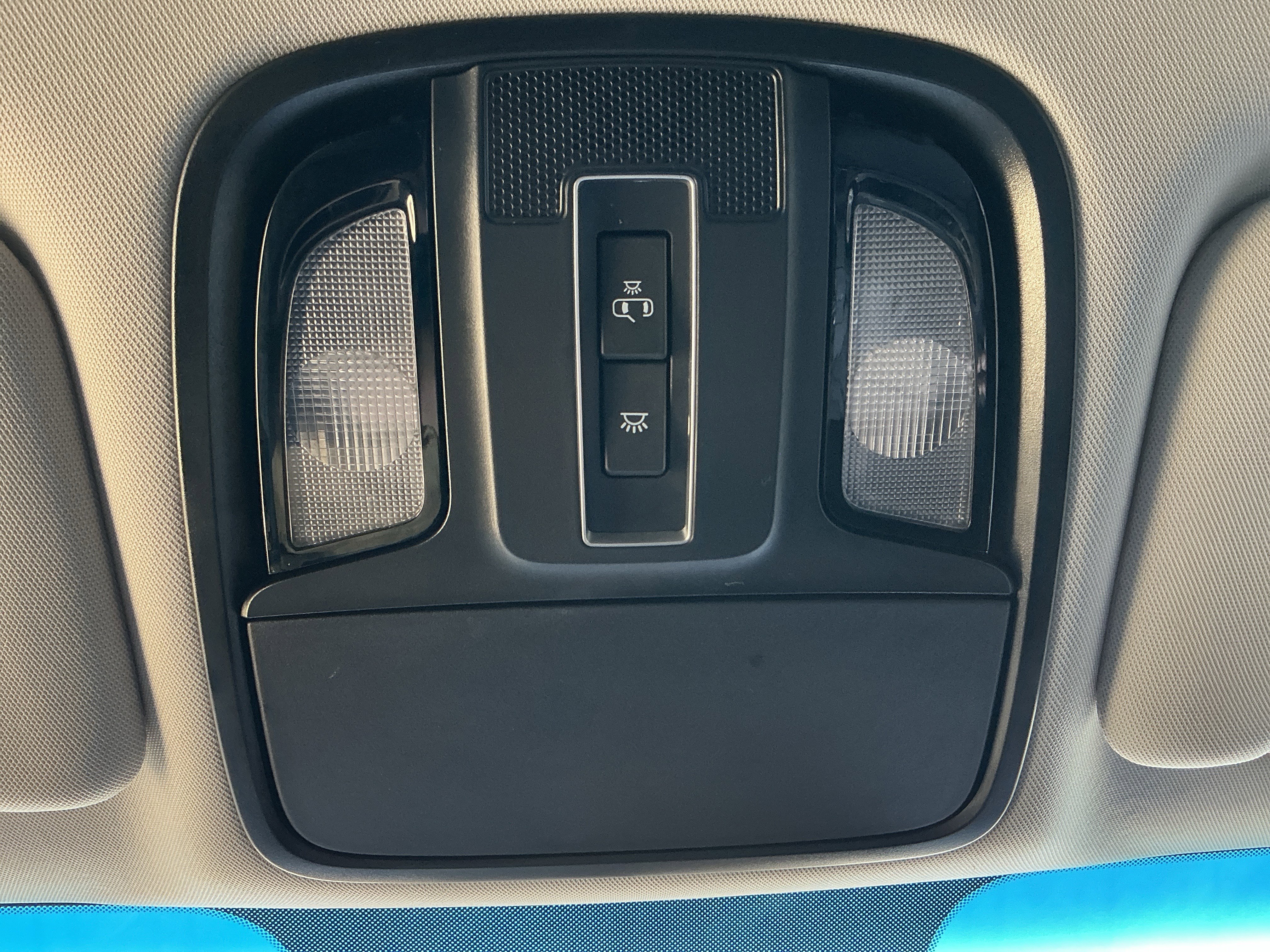 Used 2020 Kia Sorento LX image 17