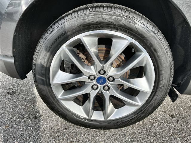 Used 2017 Ford Edge Titanium w/ Equipment Group 302A AWD/4WD image 20