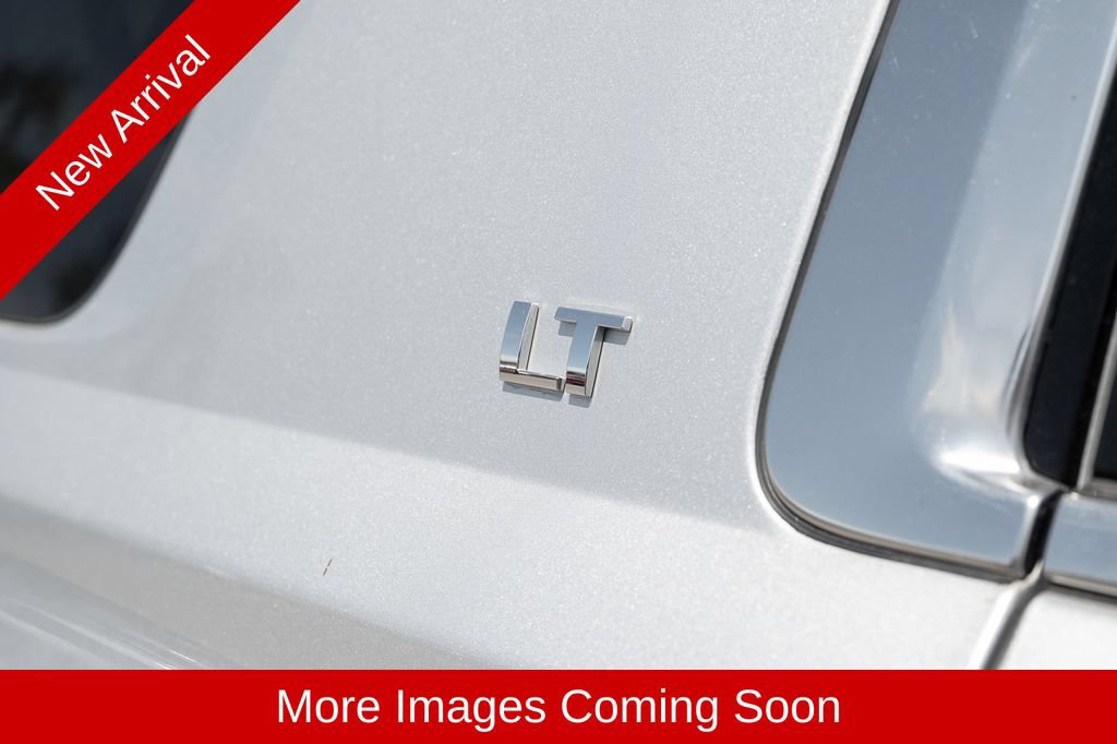 Used 2019 Chevrolet Suburban LT w/ Luxury Package RWD image 9