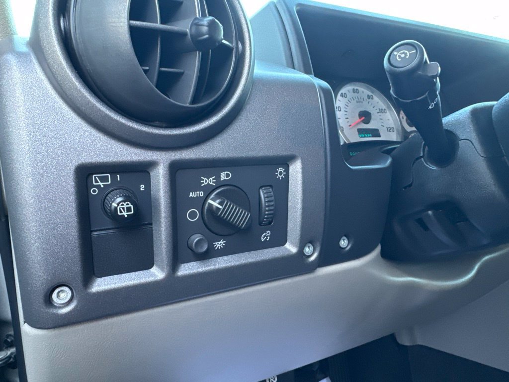 Used 2004 HUMMER H2 w/ Preferred Equipment Group AWD/4WD image 16