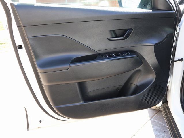 Used 2025 Hyundai Kona SEL image 21