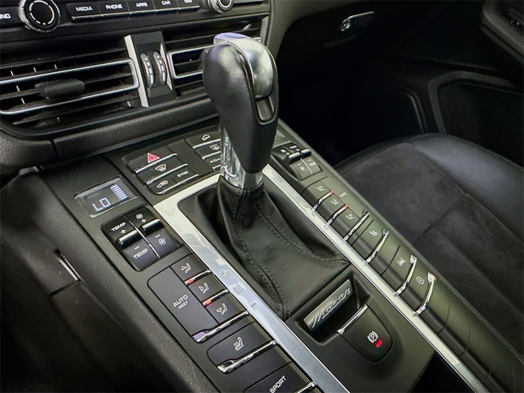 Used 2021 Porsche Macan image 18