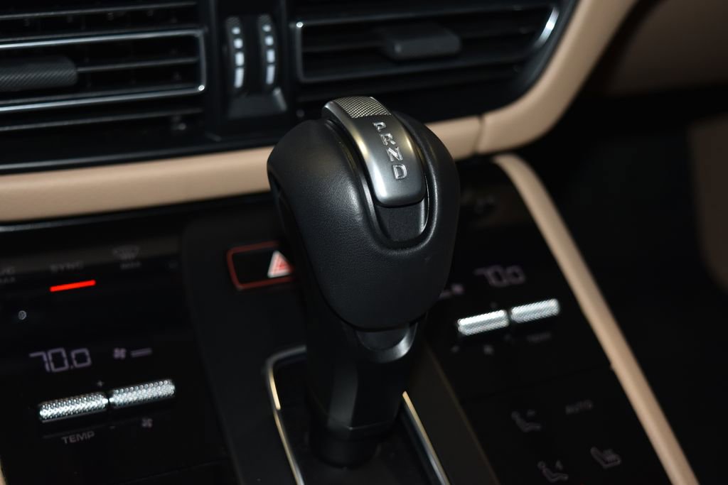 Certified 2025 Porsche Macan image 18