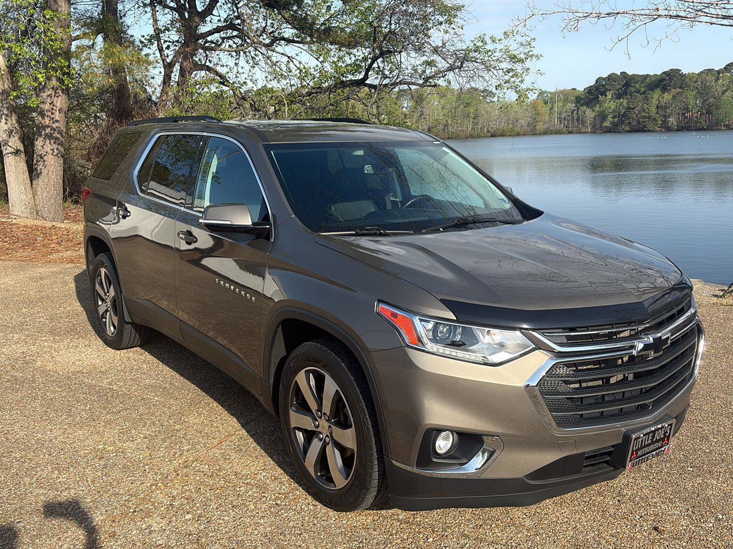 Used 2020 Chevrolet Traverse LT w/ LT Premium Package image 2