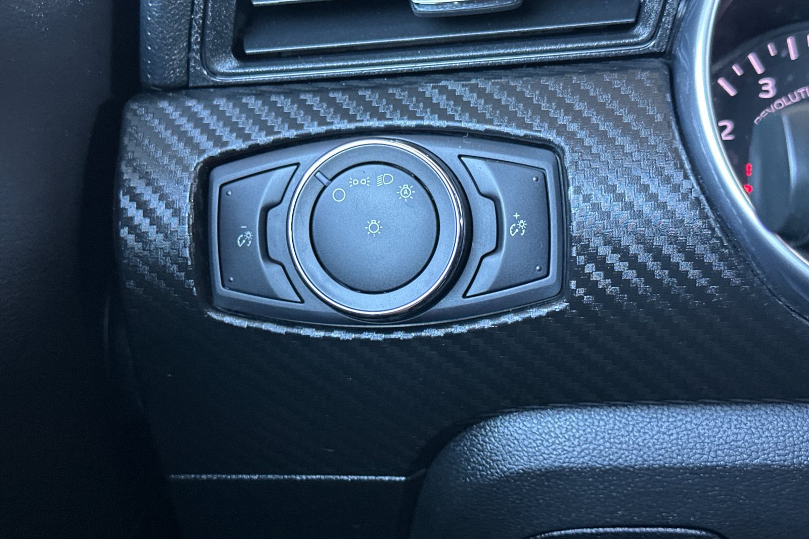 Used 2018 Ford Mustang Coupe RWD image 28