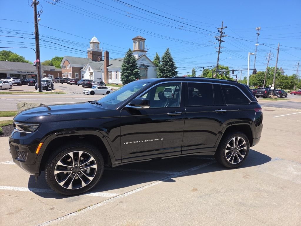 Certified 2023 Jeep Grand Cherokee Overland w/ Adv Protech Group III AWD/4WD image 7