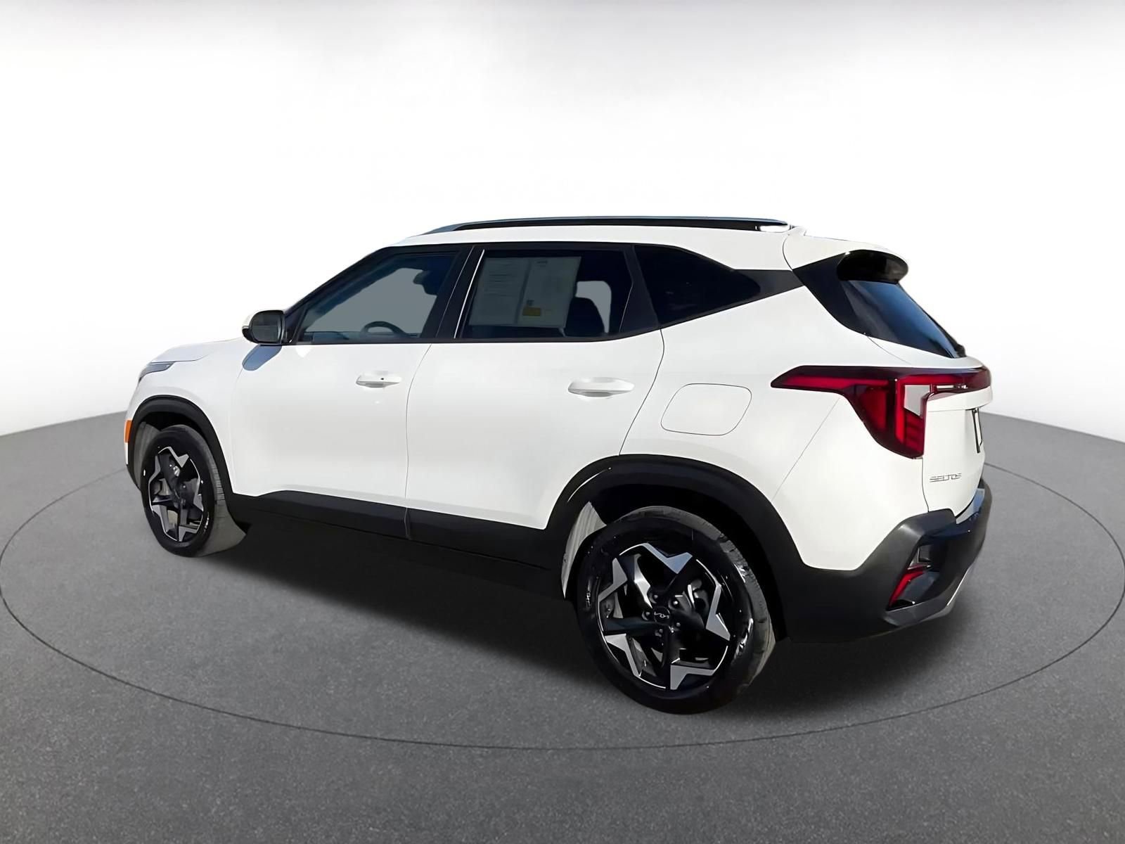 Used 2025 Kia Seltos S image 10