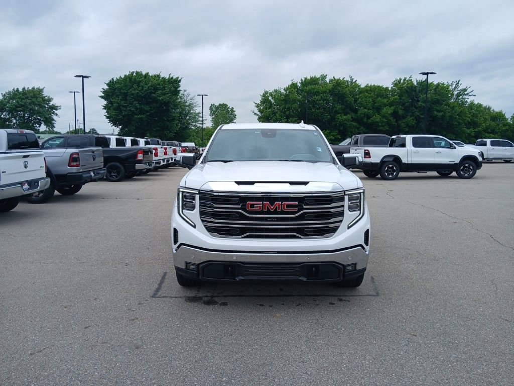 Used 2024 GMC Sierra 1500 SLT w/ SLT Premium Plus Package AWD/4WD image 3