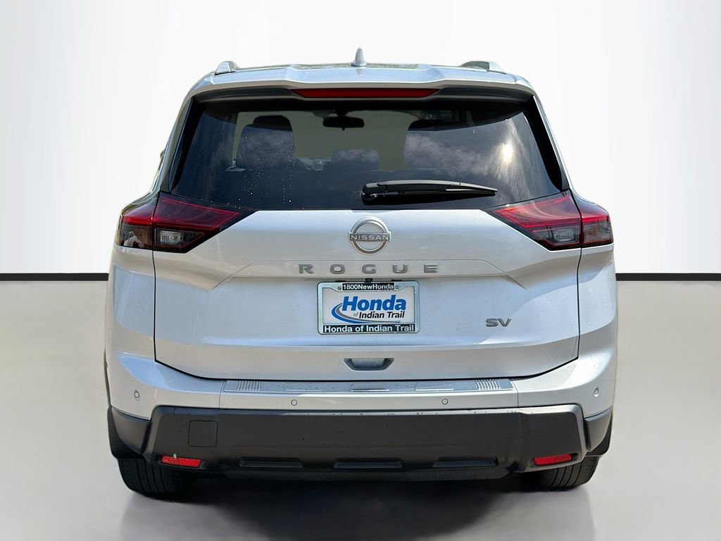 Used 2024 Nissan Rogue SV w/ SV Premium Package image 6