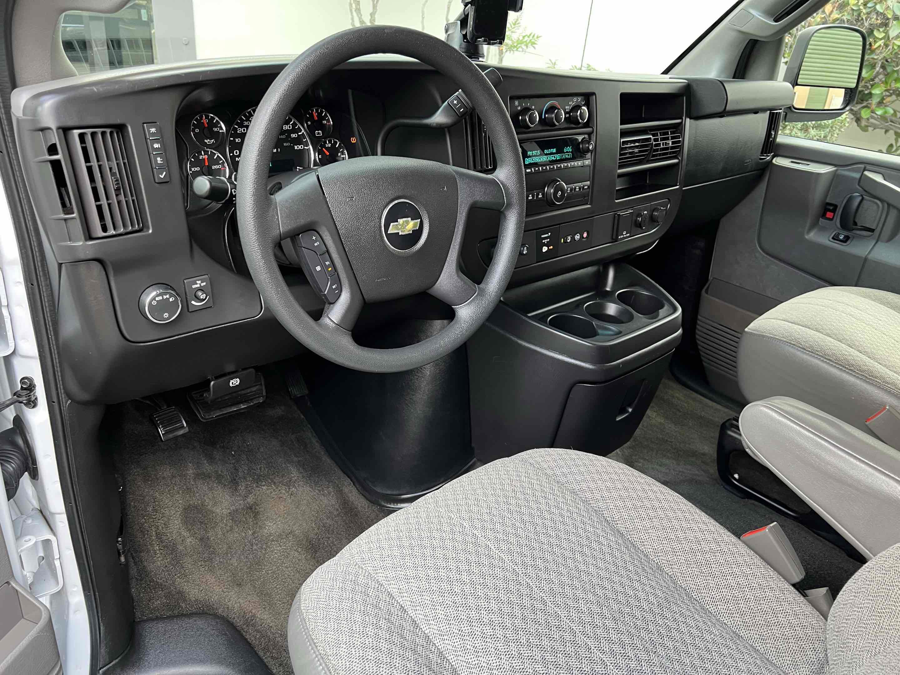 Used 2018 Chevrolet Express 3500 LT w/ LT Preferred Equipment Group RWD image 3