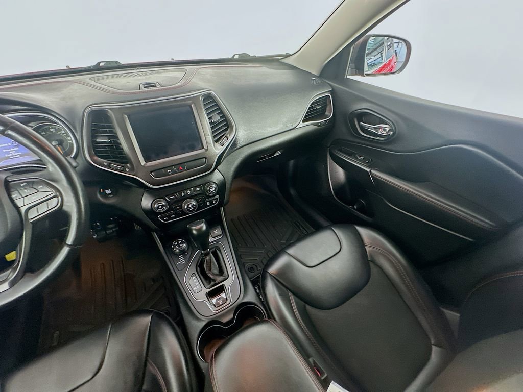Used 2019 Jeep Cherokee Trailhawk w/ Comfort/Convenience Group AWD/4WD image 11