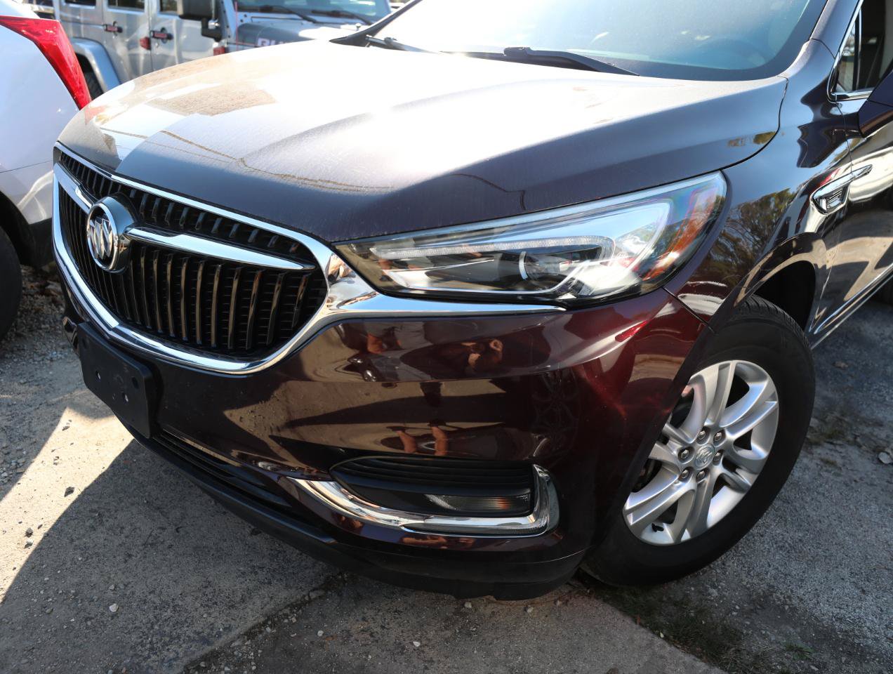 Used 2018 Buick Enclave Essence FWD image 2