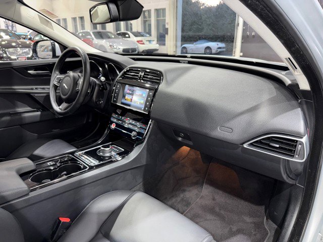 Used 2017 Jaguar XE Premium image 66