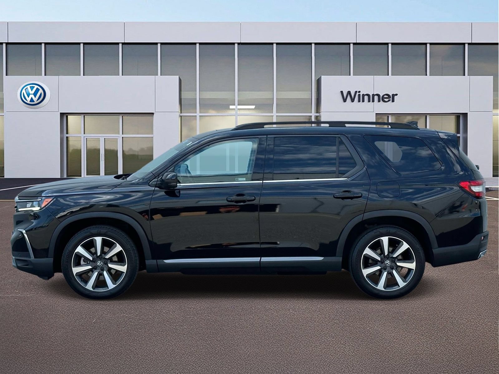 Used 2023 Honda Pilot Touring image 2
