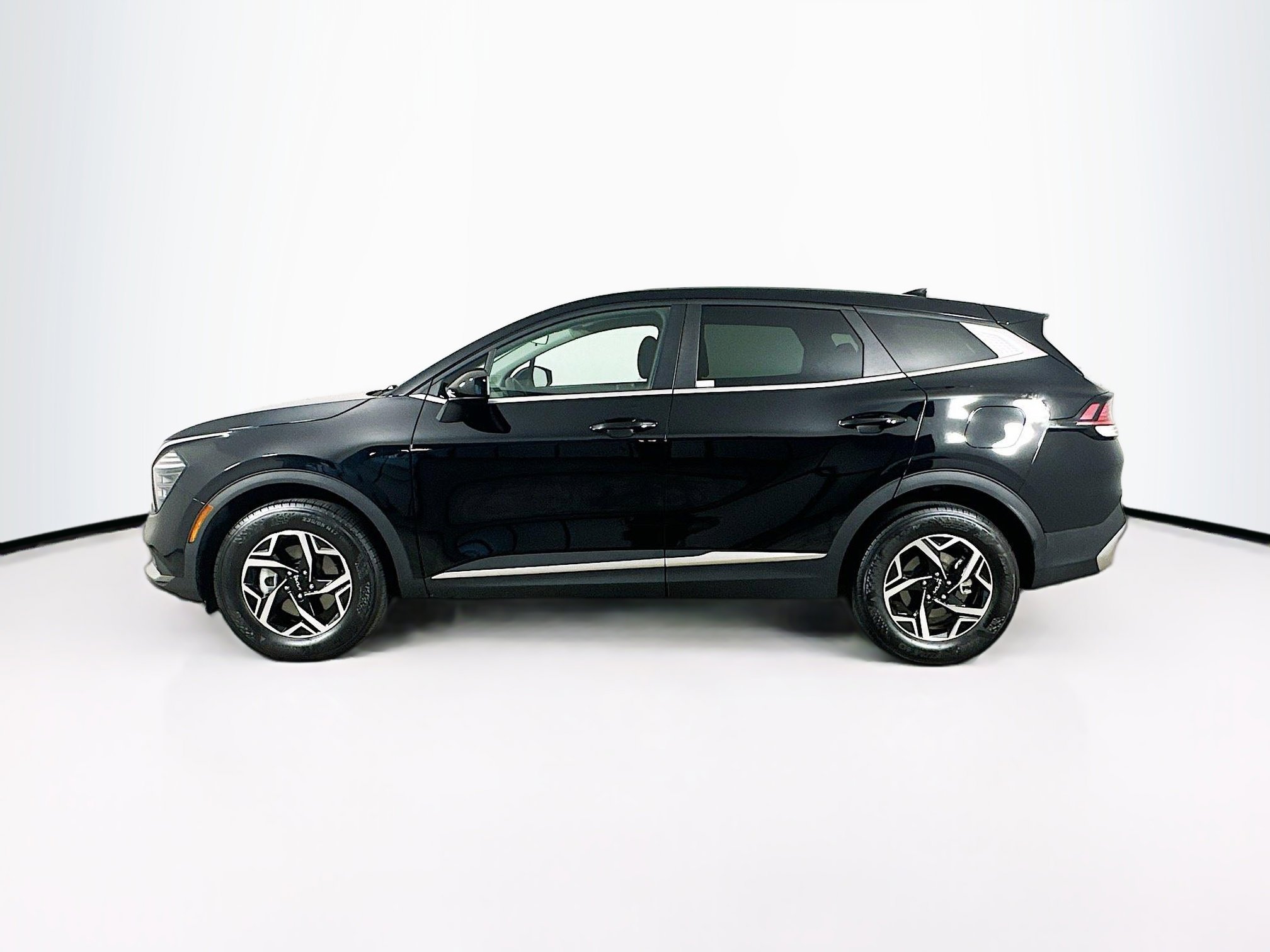 Used 2025 Kia Sportage LX AWD/4WD image 4