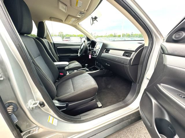 Used 2018 Mitsubishi Outlander ES AWD/4WD image 27