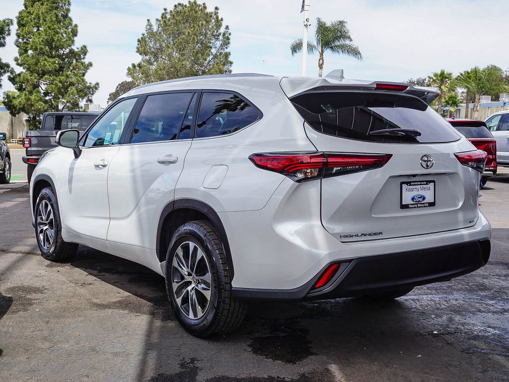 Used 2023 Toyota Highlander XLE FWD image 5