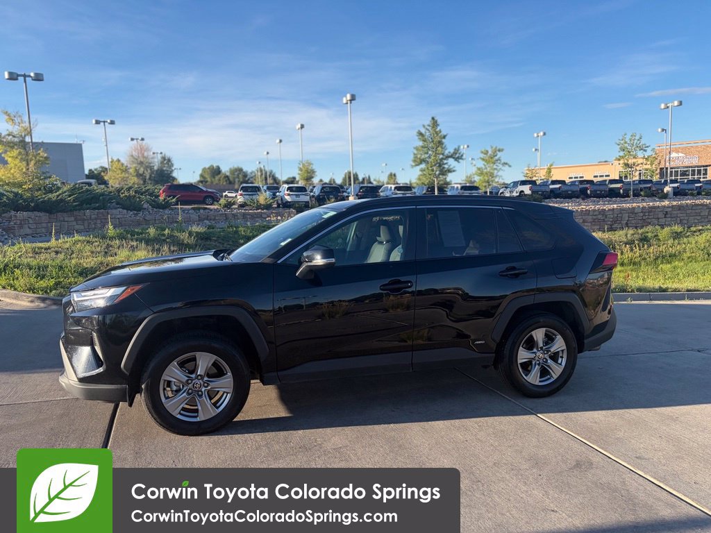 Used 2025 Toyota RAV4 XLE AWD/4WD image 4