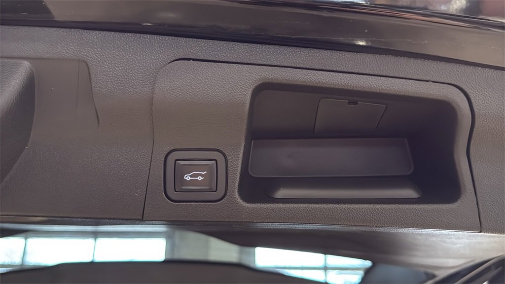 Used 2023 GMC Acadia Denali w/ Black Diamond Edition image 17