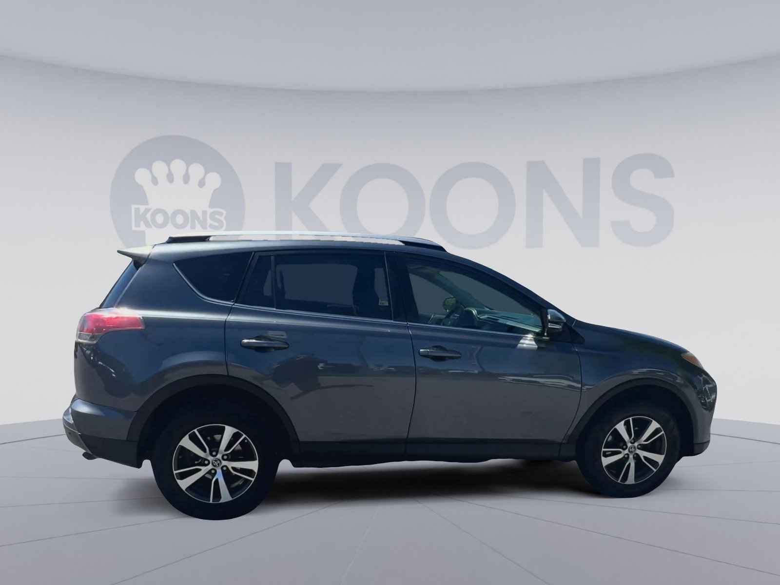 Used 2017 Toyota RAV4 XLE AWD/4WD image 12