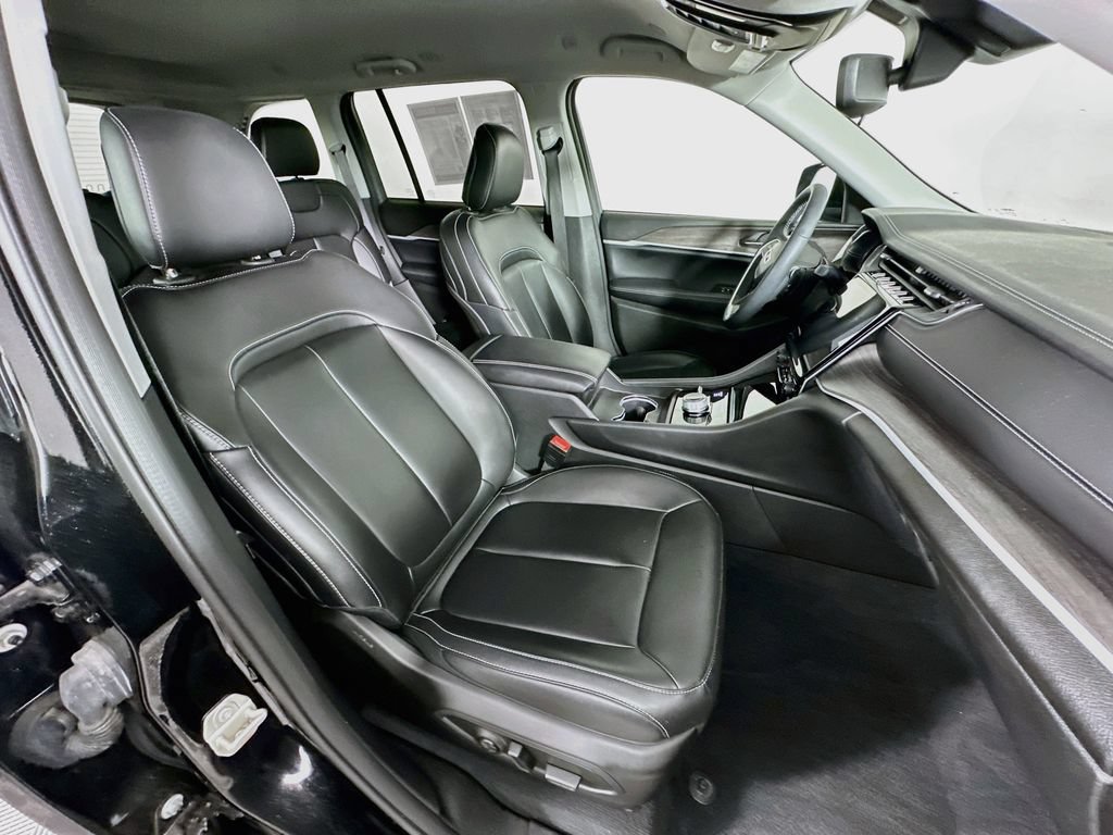Certified 2024 Jeep Grand Cherokee Limited AWD/4WD image 38