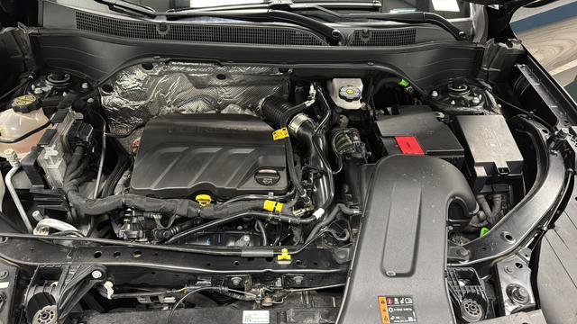 Used 2025 Chevrolet Trax LT FWD image 34