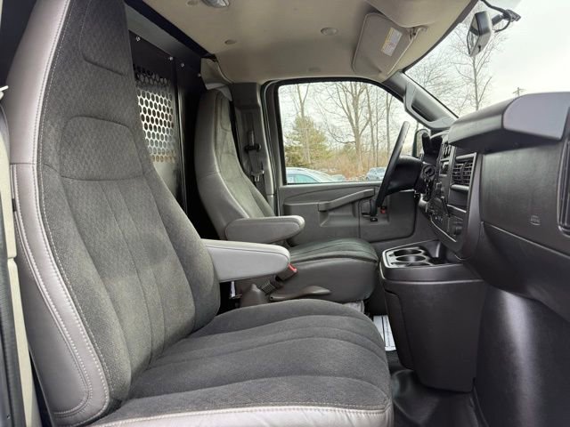 Used 2024 GMC Savana 2500 w/ Driver Convenience Package image 16