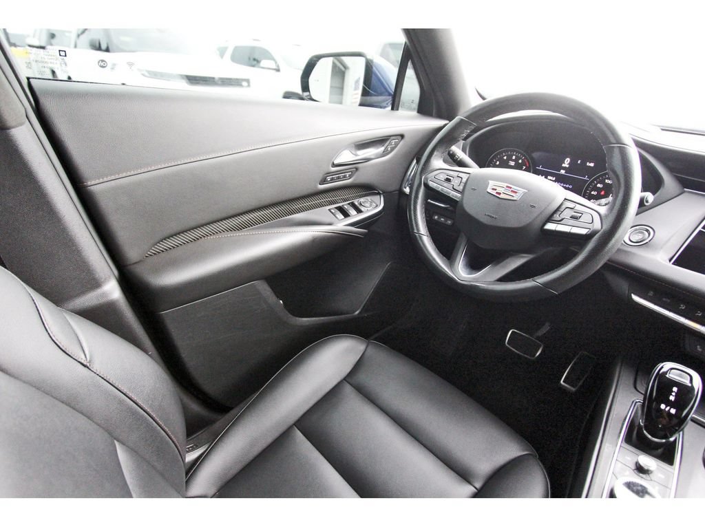 Used 2023 Cadillac XT4 Sport w/ Technology Package FWD image 8