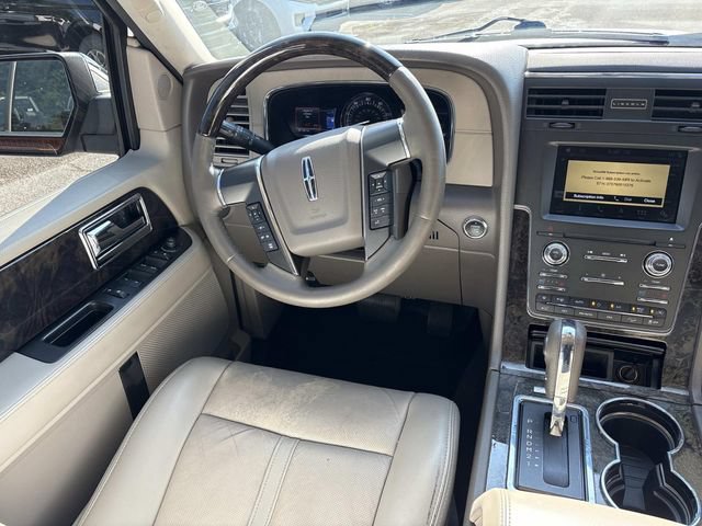 Used 2017 Lincoln Navigator Select AWD/4WD image 13