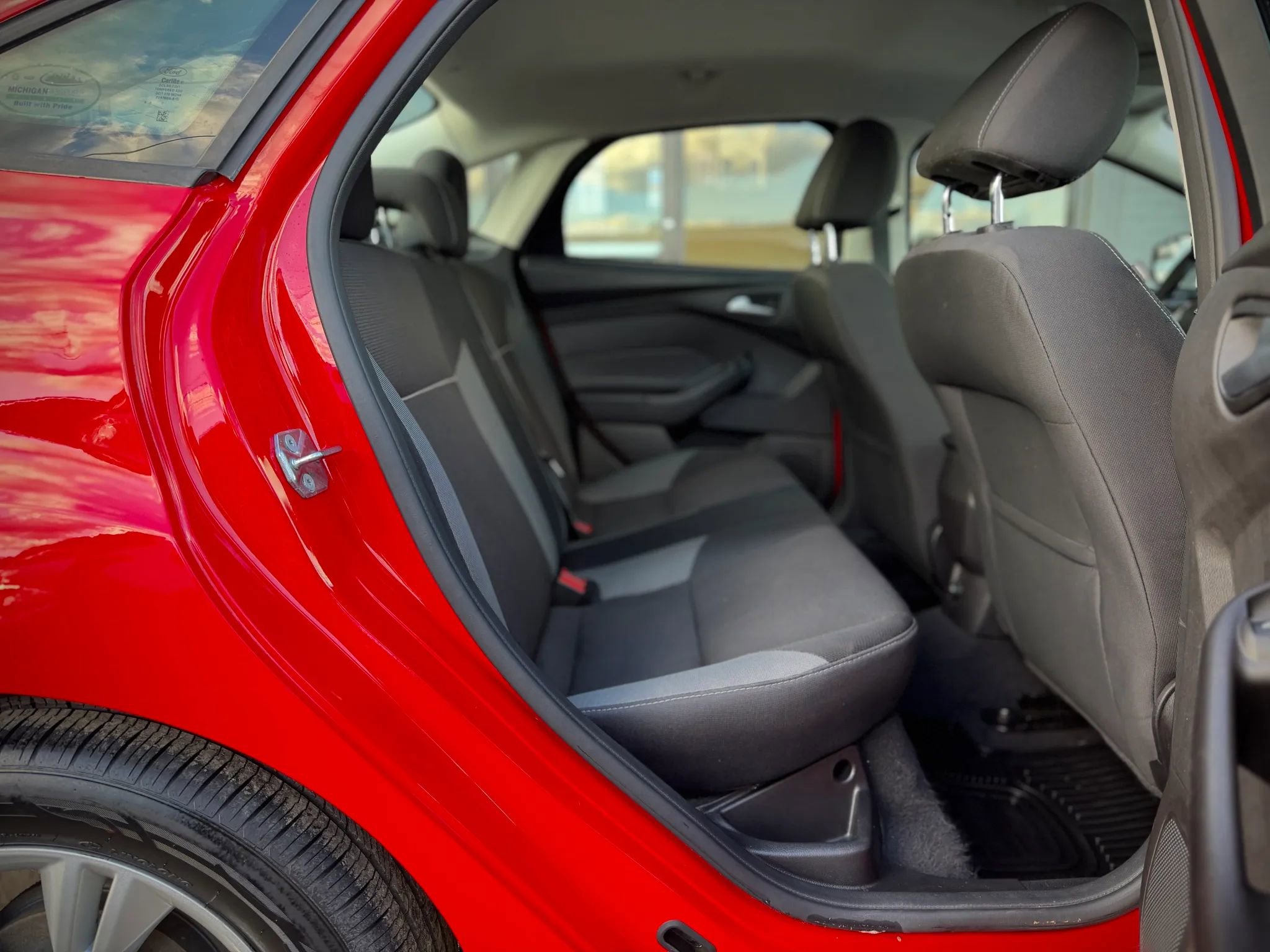 Used 2014 Ford Focus SE w/ SE Winter Package FWD image 15