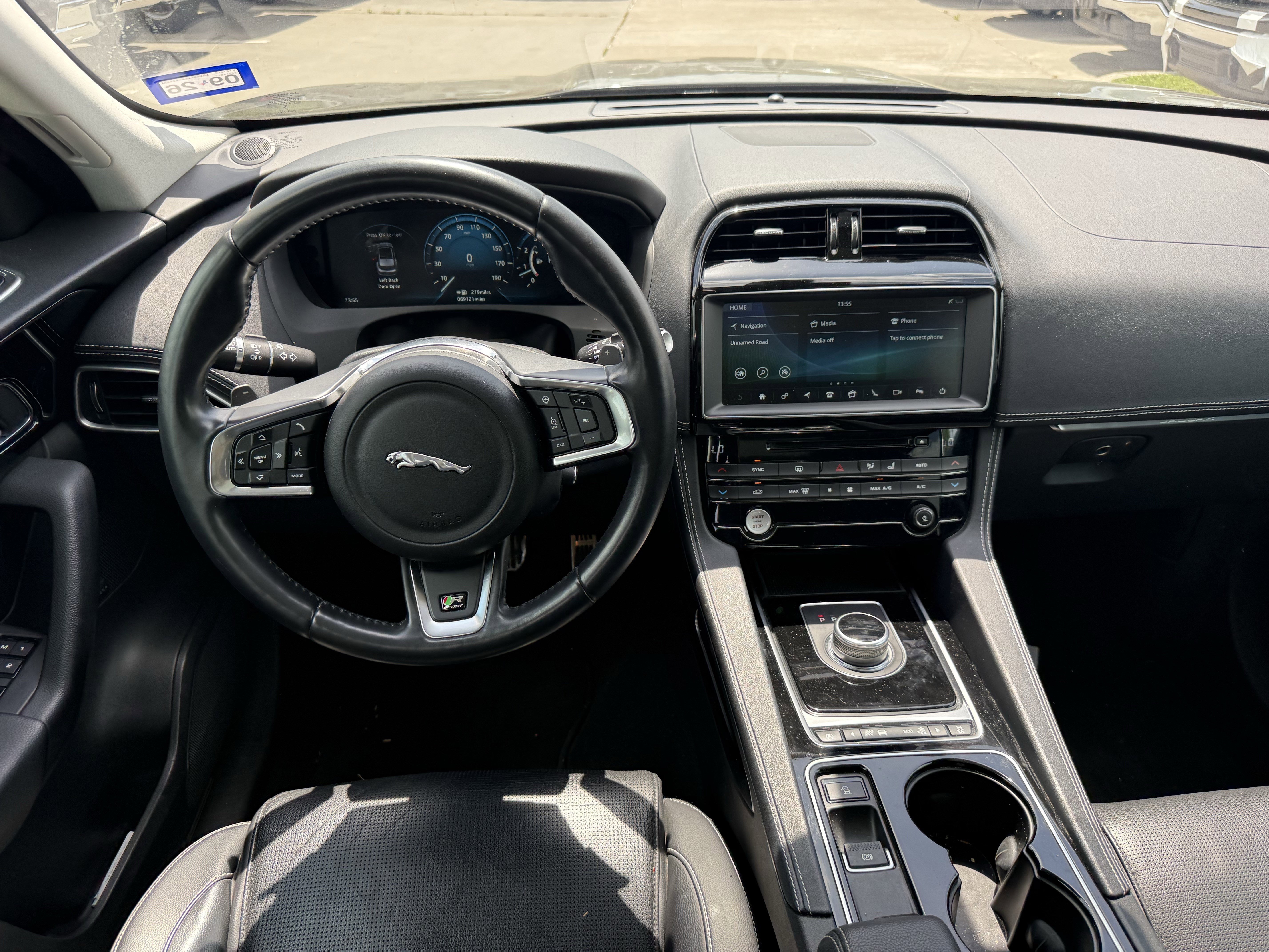 Used 2017 Jaguar F-PACE R-Sport image 14