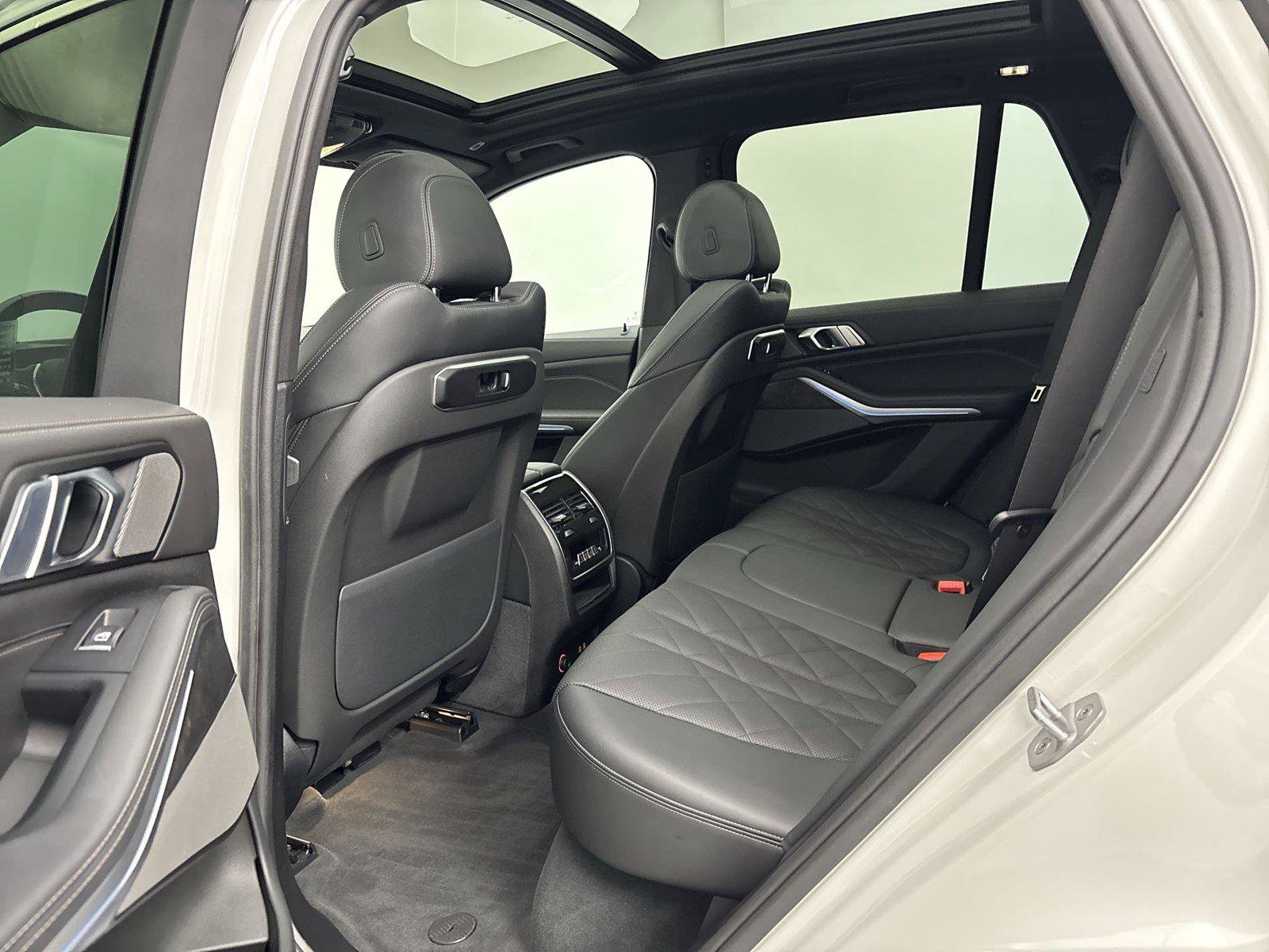 Used 2024 BMW X5 xDrive50e w/ Premium Package AWD/4WD image 29