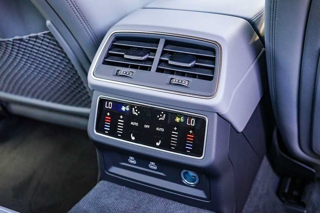 Used 2025 Audi S6 Premium Plus AWD/4WD image 16